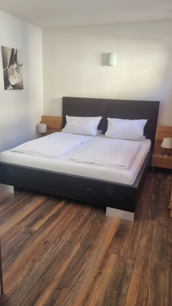 3 bedrooms, desk, travel crib, free WiFi