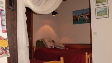 1 bedroom, WiFi, bed sheets