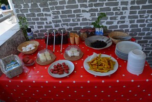 Breakfast buffet - Arti Butik Hotel (Bodrum)