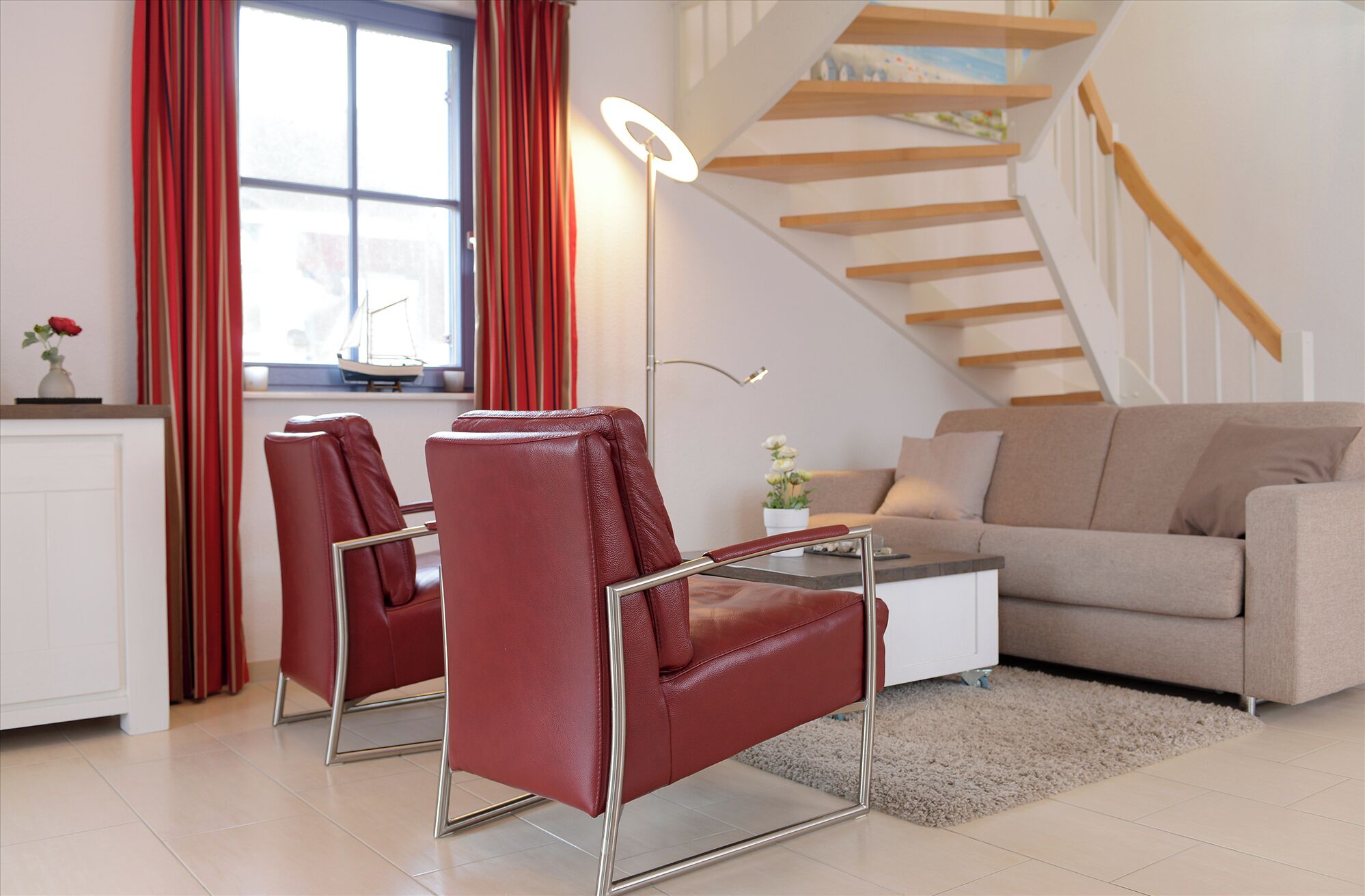 Smart-TV, Kamin, DVD-Player, Bücher