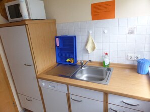 Kühlschrank, Mikrowelle, Ofen, Geschirrspüler