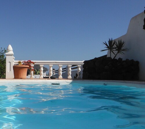 Bungalow with private pool in private garden