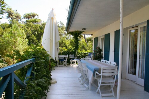 Pleasant family villa, in the heart of Cap Ferret, close to the beach, 12 pers