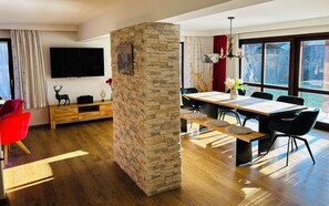 Dining - ALPENPERLE - Dream vacation home for families and friends with Zugspitze view (Grainau)