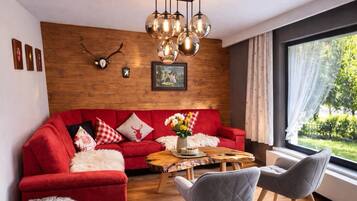 Fernseher, Kamin, Stereoanlage