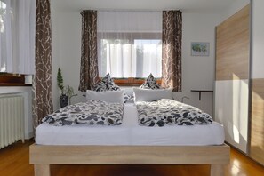5 Schlafzimmer, Bügeleisen/Bügelbrett, Reisekinderbett, kostenloses WLAN