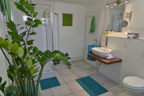 Shower, hair dryer, towels, soap - Comfortable apartment 3 on Lake Constance Friedrichshafen (Friedrichshafen)
