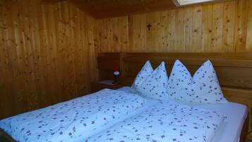 2 bedrooms, in-room safe, iron/ironing board, free WiFi