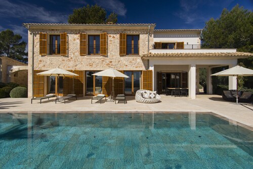 Modernes Landhaus für Ferien im Paradies mit eigenem Tennisplatz