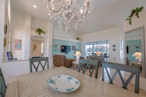 Dining - Perfect home on the canal, Terrace, pool, south facing, WiFi, SW Cape Coral (Cape Coral)