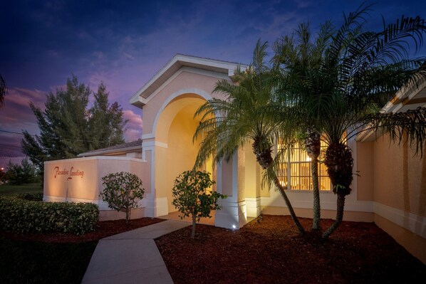 Exterior - Perfect home on the canal, Terrace, pool, south facing, WiFi, SW Cape Coral (Cape Coral)