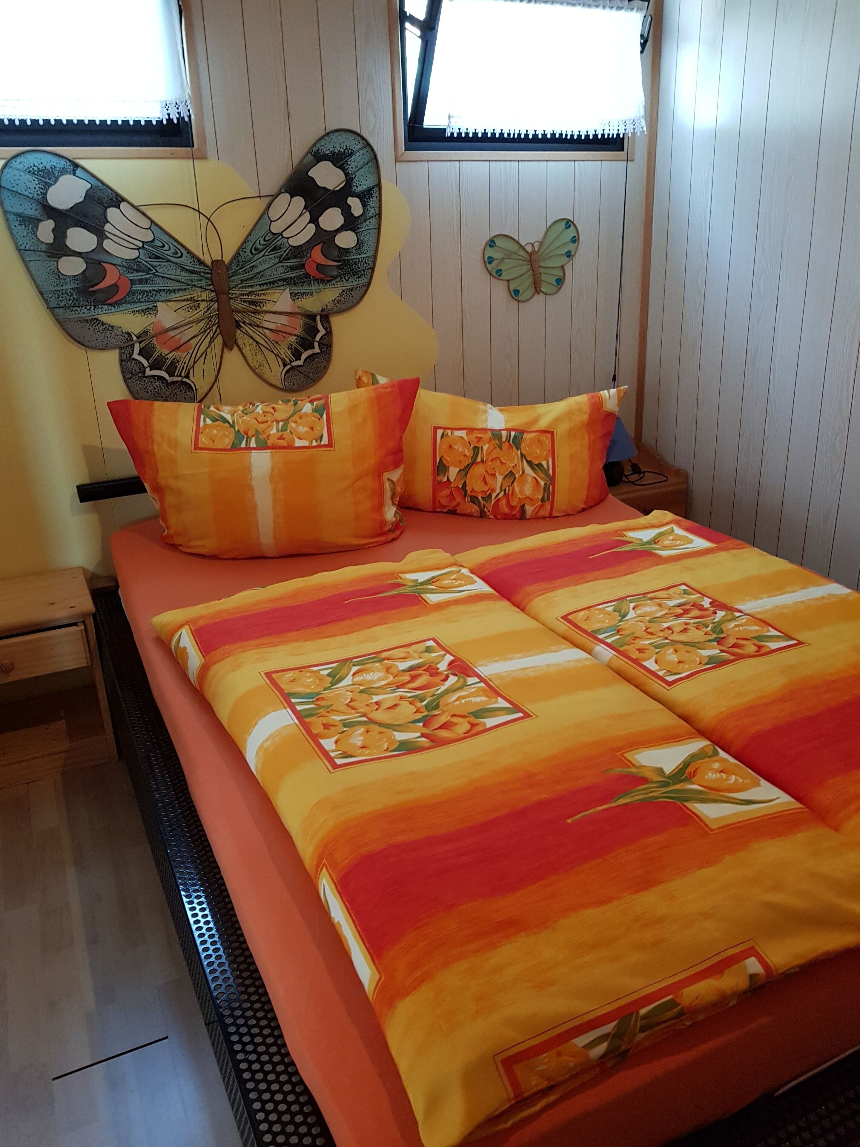 Experience pure nature in a bungalow near the lake! 75.00 EUR/night for 5 people