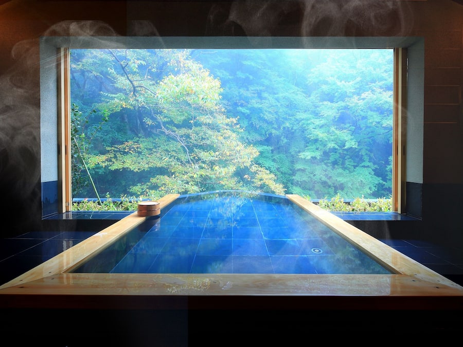 Luksussviitti, tupakointi kielletty, lisärakennuksessa (Room Name: Shiyu) | Kylpyhuone | Erillinen kylpyamme ja suihku, syvä kylpyamme, designer-hygieniatuotteet