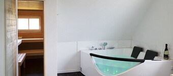 Luksuriøst feriehus med badstue, boblebad og peis - velvære for kropp og sjel