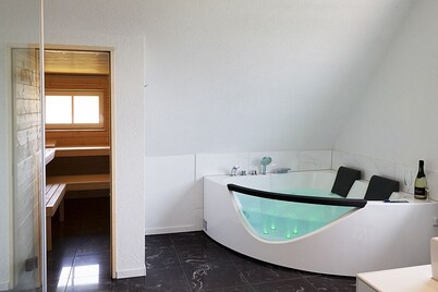 Luxus Ferienhaus mit Sauna, Whirlpool und Kamin