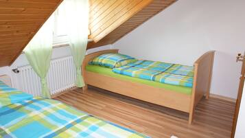 2 habitaciones, tabla de planchar con plancha, wifi y ropa de cama