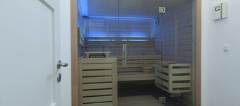 Spacious townhouse apartment in the backyard with balcony, whirlpool, sauna