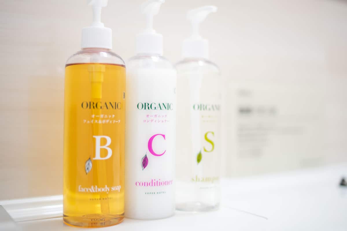 combined shower/bathtub, free toiletries, hair dryer, slippers