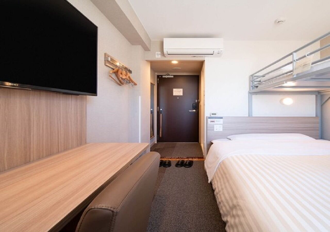 Escritorio, insonorización, wifi gratis y ropa de cama 