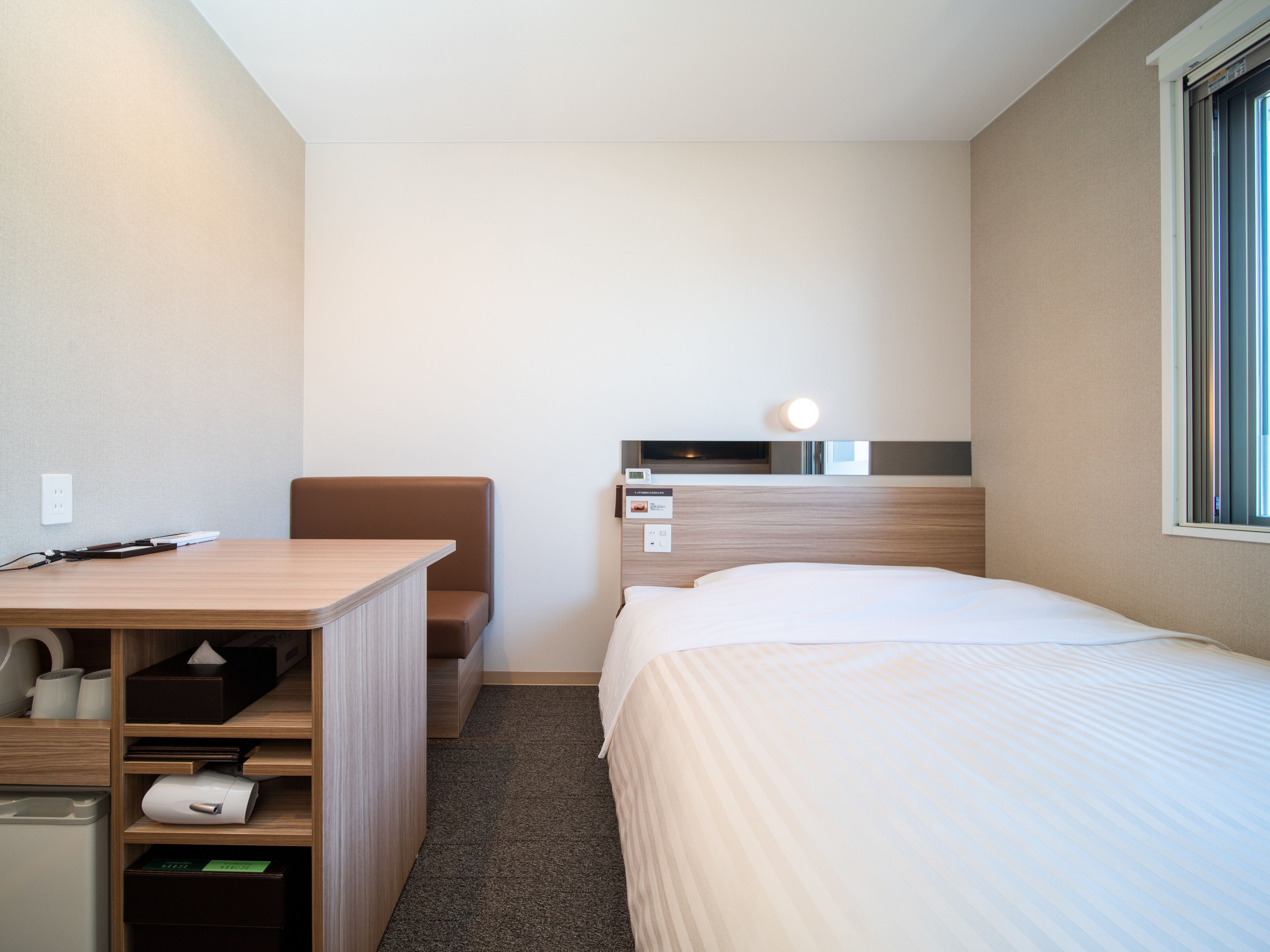 desk, soundproofing, free wifi, bed sheets