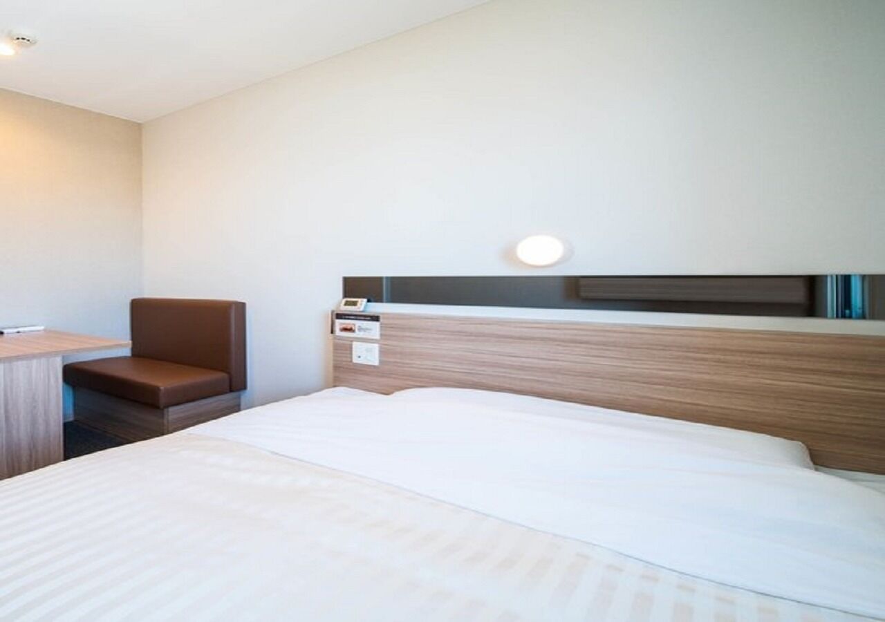 Escritorio, insonorización, wifi gratis y ropa de cama 