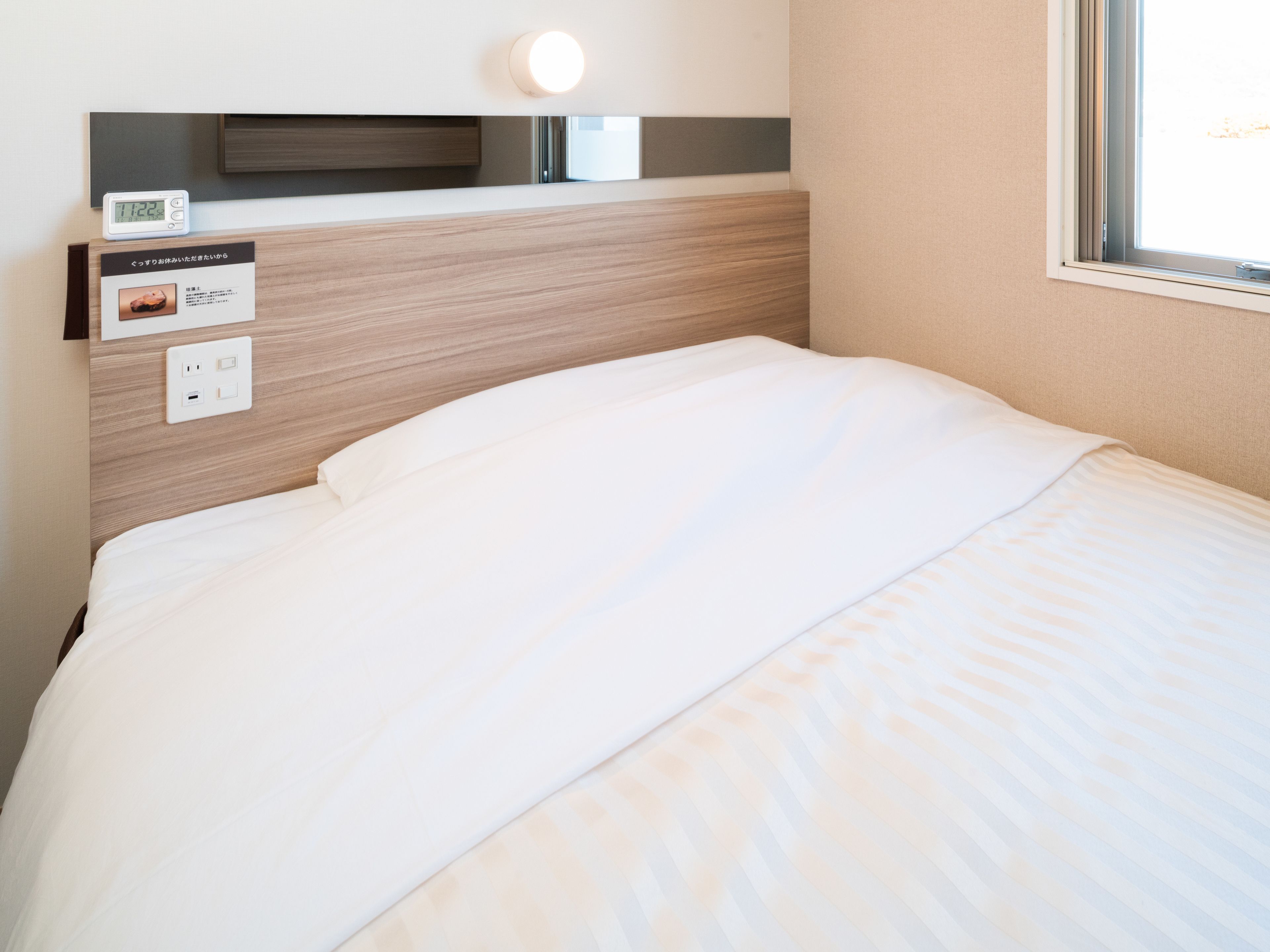 desk, soundproofing, free wifi, bed sheets