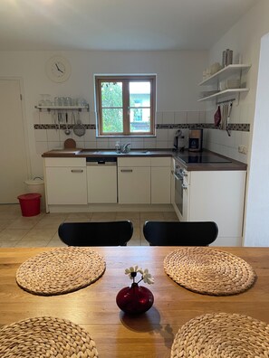 Réfrigérateur, four, plaque de cuisson, lave-vaisselle