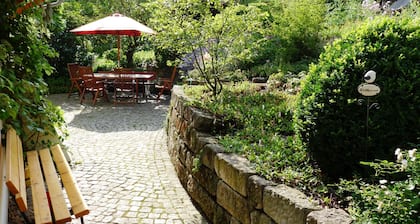 quiet, close to the center, 5 min. to train, 3 bedrooms, family friendly, garden