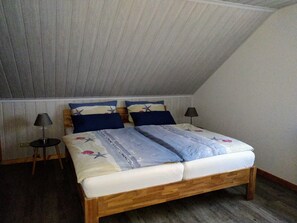 2 Schlafzimmer, Reisekinderbett, WLAN, Bettwäsche