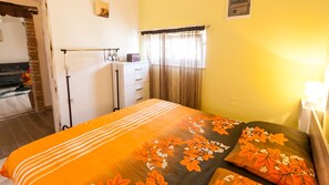 2 bedrooms, desk, iron/ironing board, WiFi