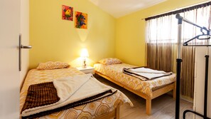 2 bedrooms, desk, iron/ironing board, WiFi