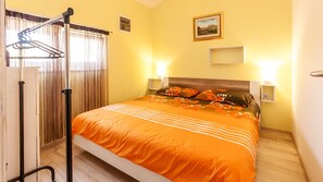 2 Schlafzimmer, Schreibtisch, Bügeleisen/Bügelbrett, WLAN