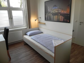 5 habitaciones, tabla de planchar con plancha y wifi gratis