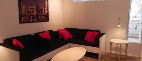 TV, lettore DVD, impianto stereo