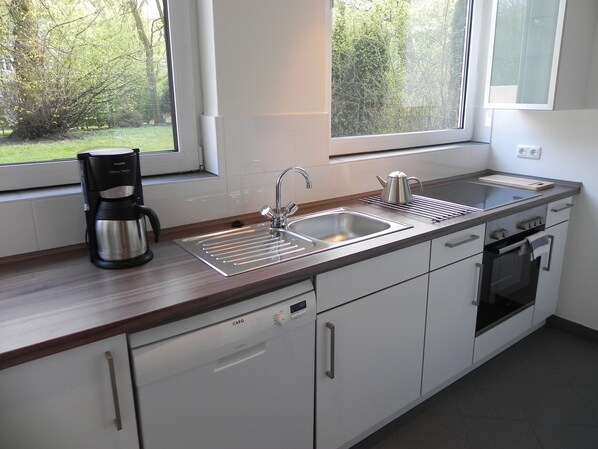 Réfrigérateur, four, plaque de cuisson, lave-vaisselle