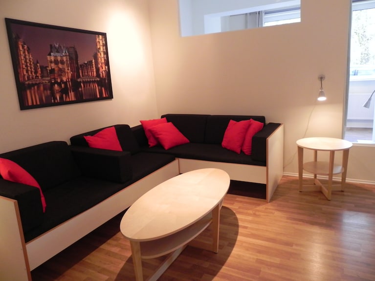 Modern 4.5-bedroom Apartment For Up To 10 People, Wi-fi Included - 漢堡