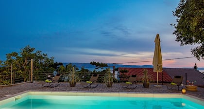 Nouvelle villa pour 6 personnes avec piscine privée et vue sur la mer