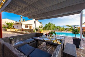 Outdoor dining - New villa for 6 persons with private pool and sea view (Smokvica Krmpotska/Klenovica)
