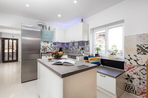 Geladeira, fogão, cooktop, lava-louças