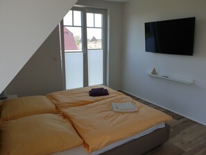 3 bedrooms, iron/ironing board, travel cot, free WiFi - Exclusive holiday home near the beach with whirlpool, 3 bedrooms, fireplace, WiFi, garage (Dranske-Lancken)