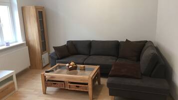 Smart-TV, Kamin, Stereoanlage