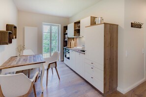 Unclassified image, 4 of 22, button