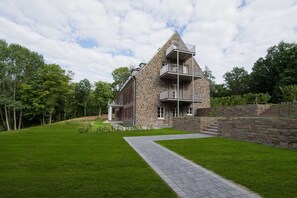 Unclassified image, 3 of 22, button