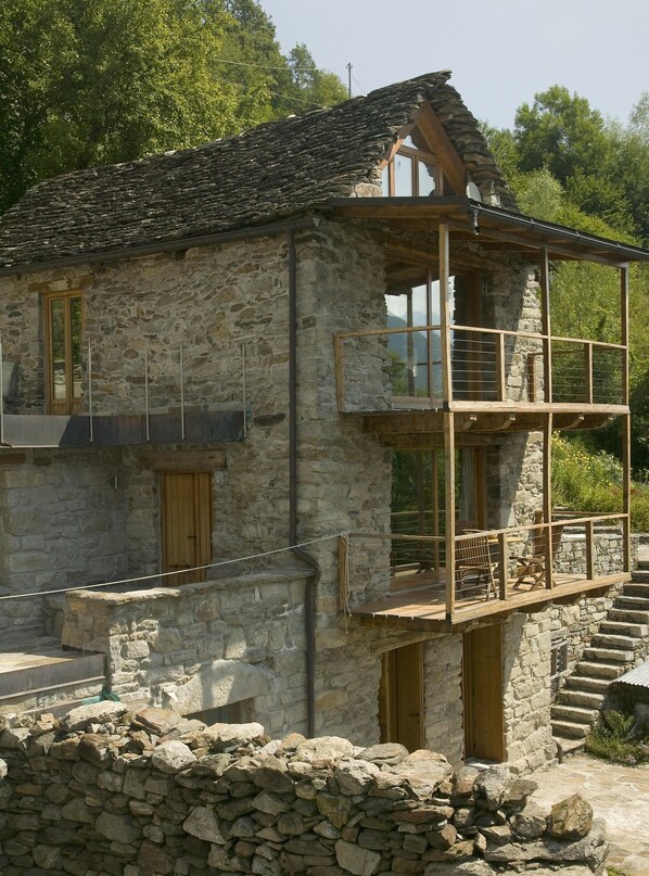 Exterior - Lovingly restored traditional house at the fringe of an ancient village (Localita Valleggia, Comune di Montescheno)