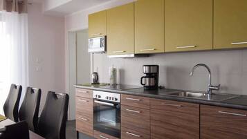 Fridge, microwave, oven, dishwasher