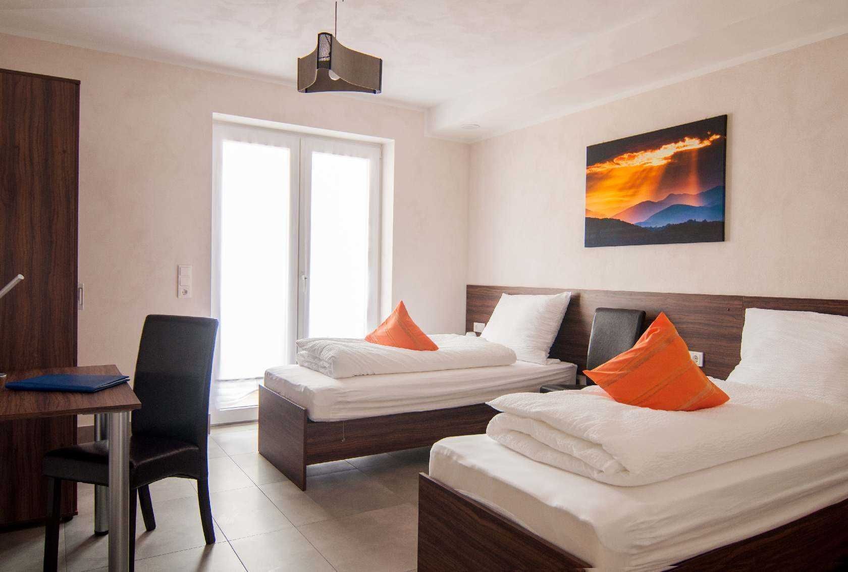 3 bedrooms, desk, travel crib, WiFi