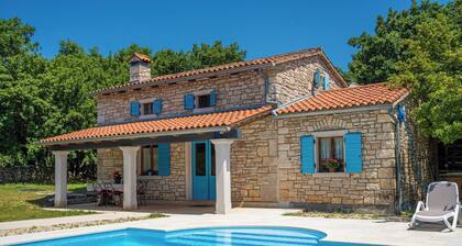 Holiday house Pićanci * secluded location, 3800 m2 garden, private pool