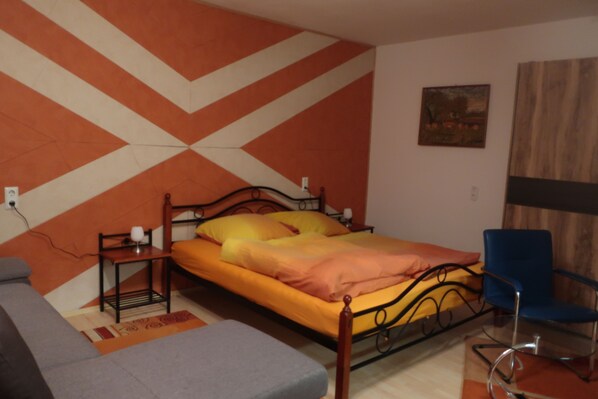 5 makuuhuonetta, työpöytä, silitysrauta/-lauta, ilmainen Wi-Fi