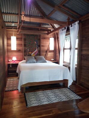 2 bedrooms, iron/ironing board, travel cot, free WiFi