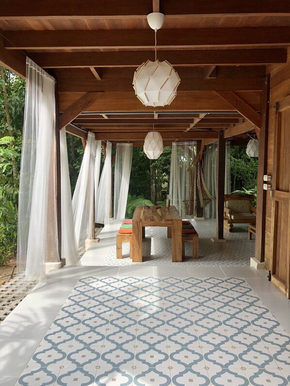 Outdoor dining - The house is in the middle of Jungle but also 5 minutes walk from the beach (Puerto Viejo de Talamanca)